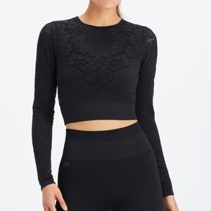 Fabletics - Flora Seamless long sleeve top - Black - Size Medium